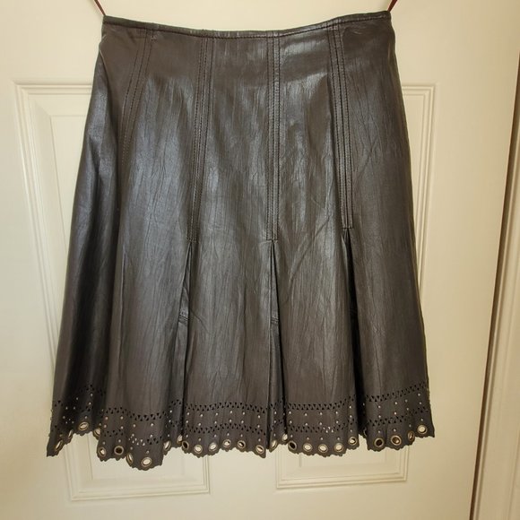 Danier Genuine Leather Skirt in size 2 - SOLD - Picture 8 of 11